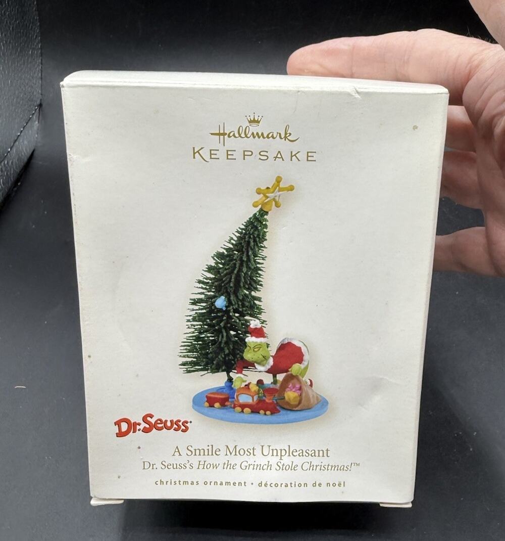 NEW Hallmark Dr Seuss Grinch Tree & Gift A Smile Most Unpleasant Ornament 7D